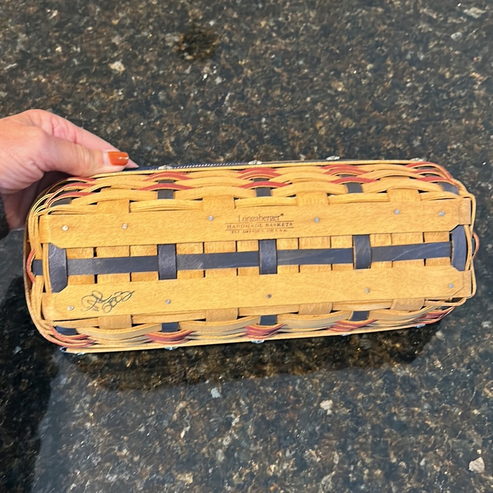 Longaberger Cracker Basket - Proudly American - Picture 4 of 4